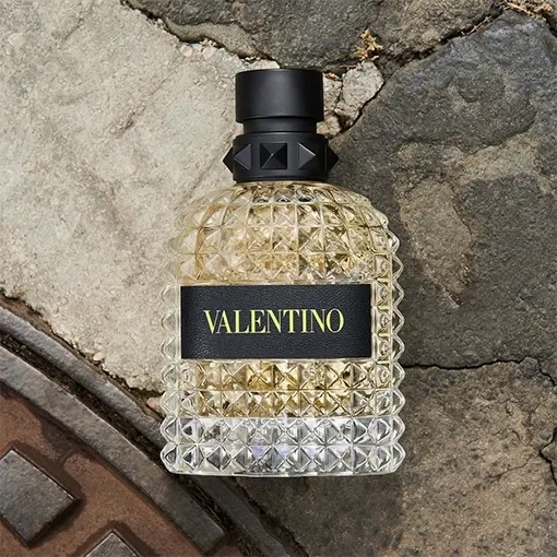 اكتشف عطر فالنتينو أومو بورن إن روما يلو دريم أو دو تواليت