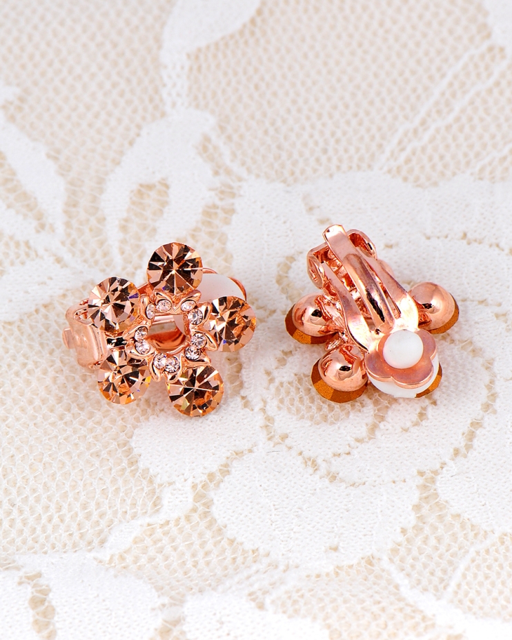 حلق اذن بالحجر التشيكي