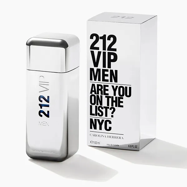 كارولينا هيريرا 212 في آي بي مان الرجالي مع الصندوق