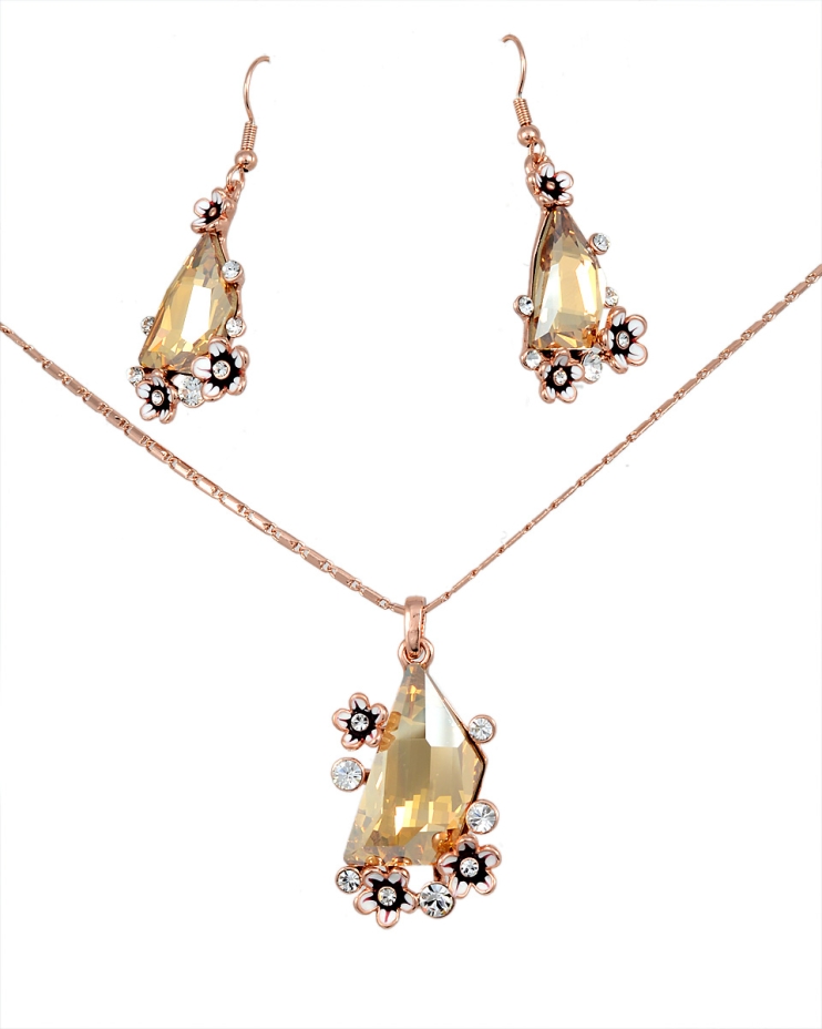 قلادة مع حلق أذن بطلاء الذهب