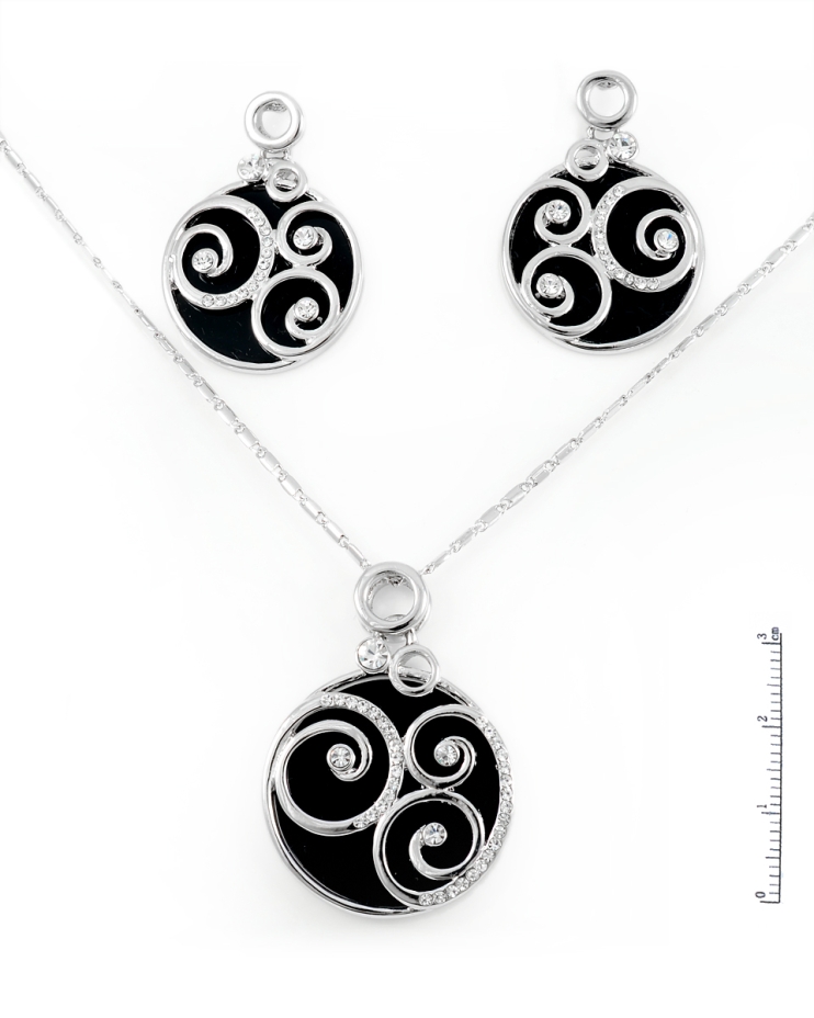 سلسال مع حلق أذن