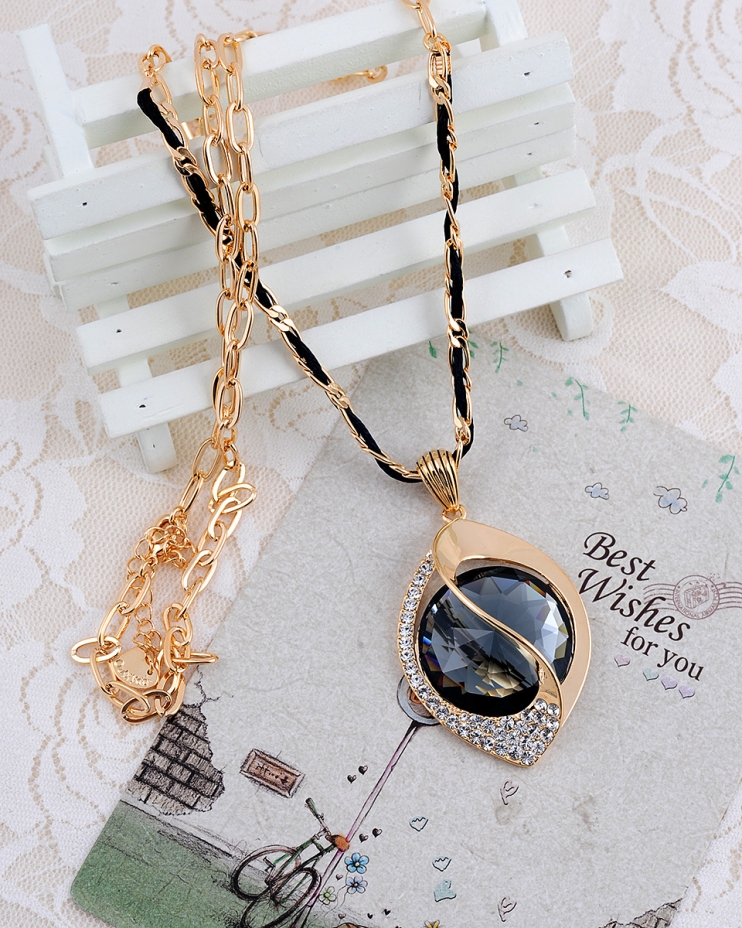 سلالسل بالحجر التشيكي والحجر الزجاجي