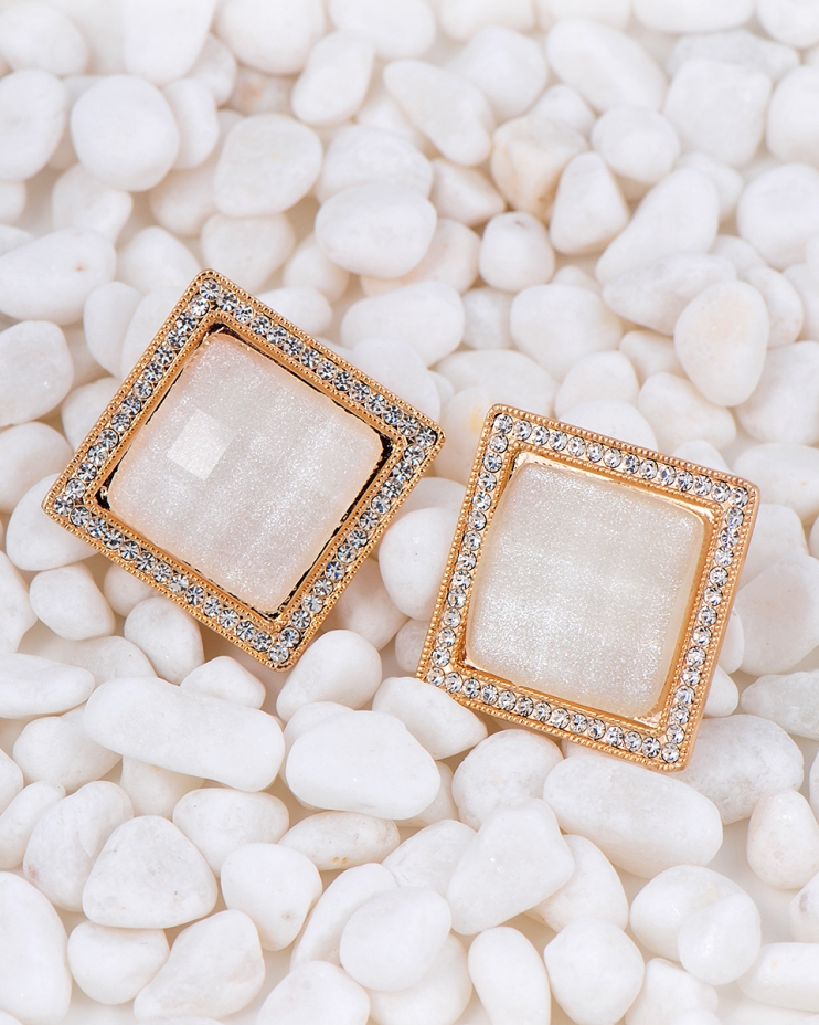 حلق اذن بحجر الراتنج التشيكي